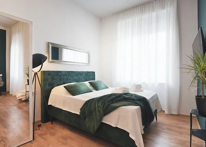Emi Luxury 4*