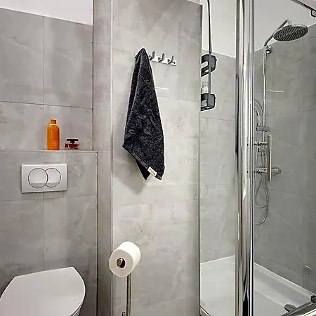 Emi Luxury פולה