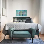 Emi Luxury 풀라
