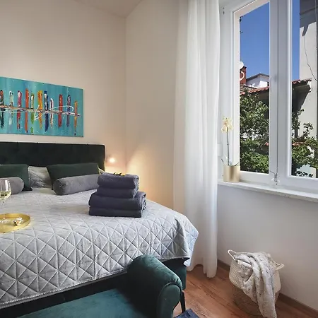 Emi Luxury Apartmanhotel Póla