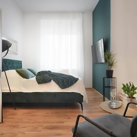 Emi Luxury Apartmanhotel 4*