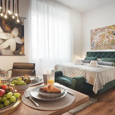 Emi Luxury Apartmanhotel Póla