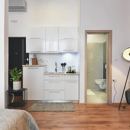 Emi Luxury Apartmanhotel Póla