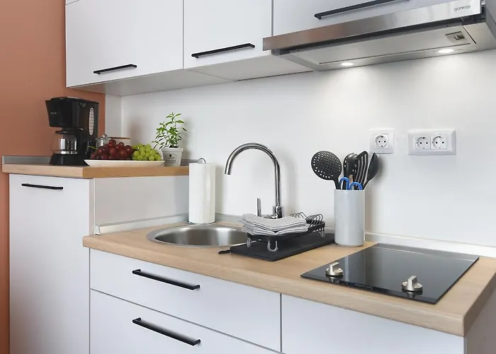 Emi Luxury 4* 풀라