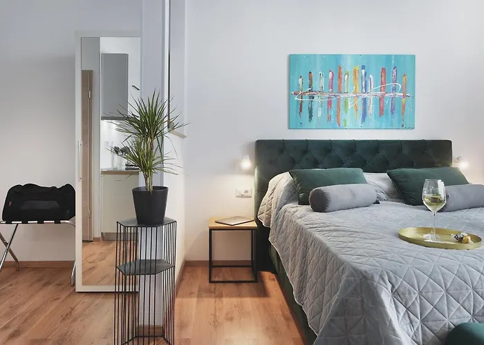 아파트호텔 Emi Luxury 풀라